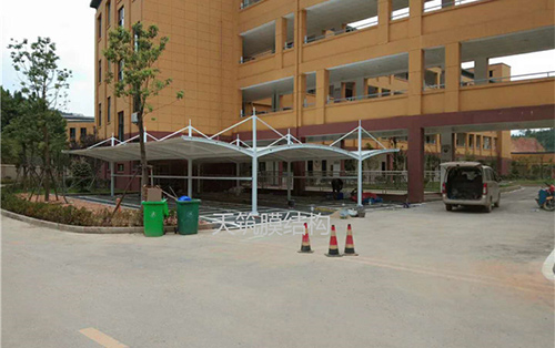 龍豐公司電動(dòng)車車棚 龍豐公司電動(dòng)車車棚